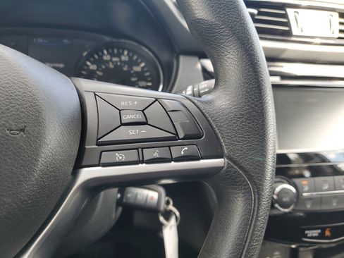 Used 2020 Nissan Rogue Sport S image 29