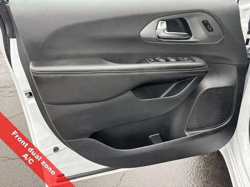 New 2026 Chrysler Pacifica Select image 19