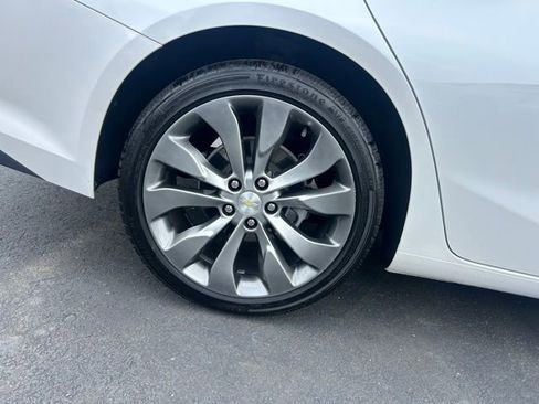 Used 2017 Chevrolet Malibu Premier w/ Premier Sun and Wheel Package FWD image 7