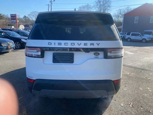Used 2018 Land Rover Discovery SE image 4