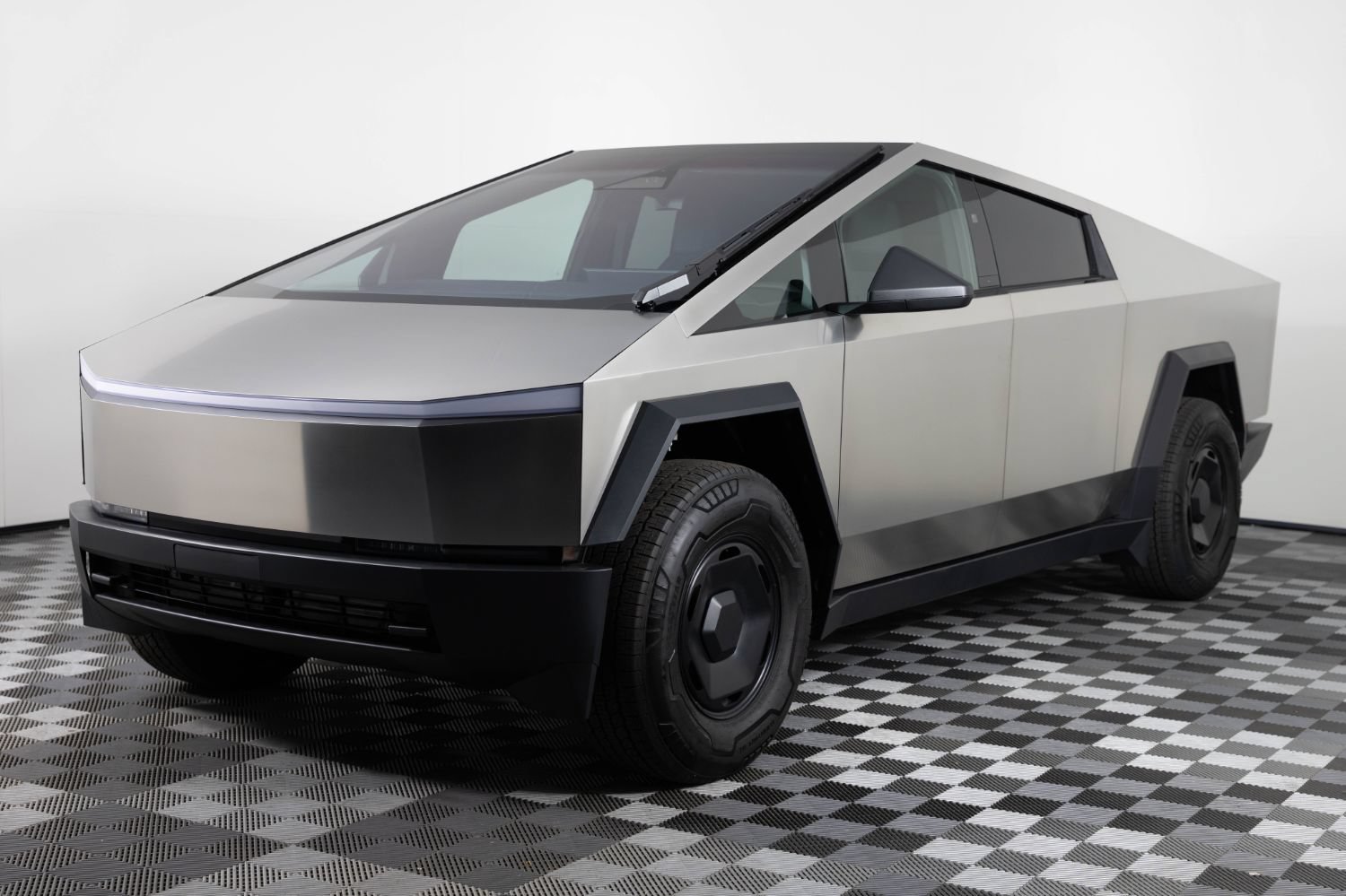 Used 2026 Tesla Cybertruck AWD Crew Cab image 2