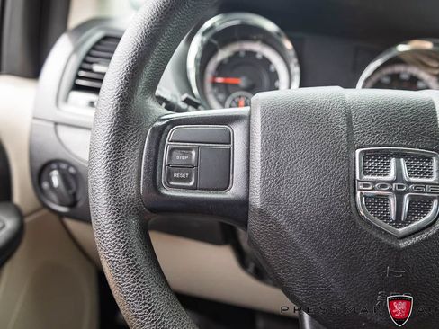 Used 2019 Dodge Grand Caravan SE FWD image 23