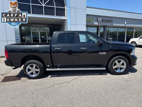 Used 2018 RAM 1500 Express w/ Express Value Package AWD/4WD image 4