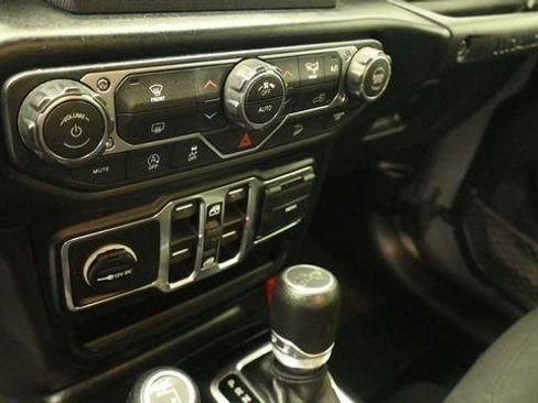 Used 2019 Jeep Wrangler Unlimited Sport S AWD/4WD image 17