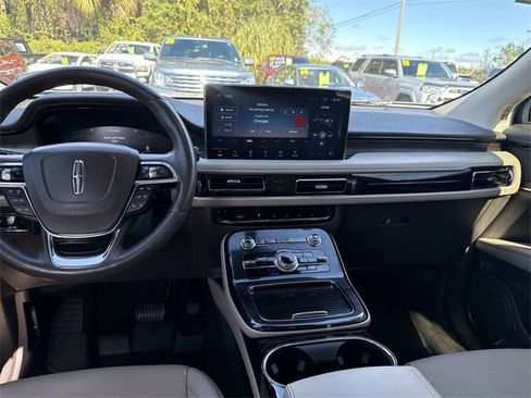 Certified 2023 Lincoln Nautilus Reserve image 17