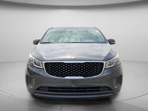 Used 2017 Kia Sedona LX w/ LX Essentials Premium Package FWD image 9