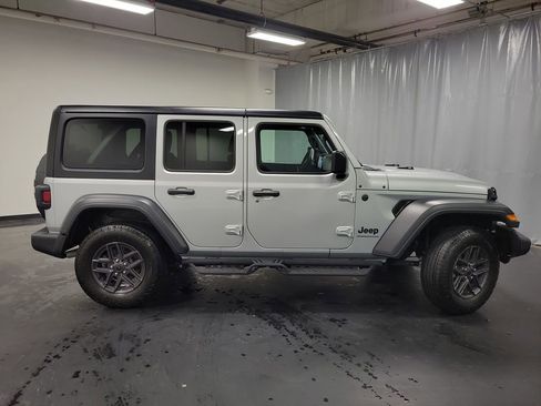 Used 2024 Jeep Wrangler Sport S image 9