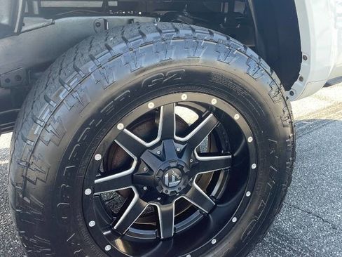 Used 2018 Toyota Tacoma TRD Sport image 12