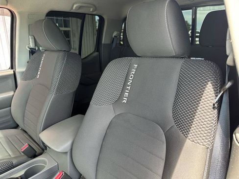 Used 2016 Nissan Frontier Desert Runner RWD image 12