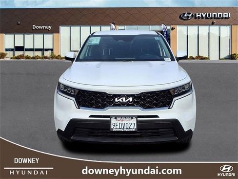 Used 2023 Kia Sorento LX image 2