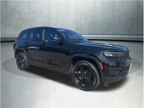 Used 2024 Jeep Grand Cherokee Altitude AWD/4WD image 9