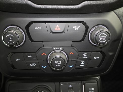 Used 2019 Jeep Renegade Latitude image 38