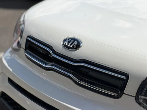 Used 2018 Kia Soul + FWD image 9