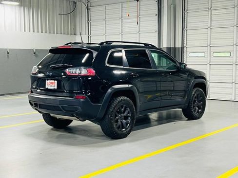 Used 2019 Jeep Cherokee Latitude AWD/4WD image 17