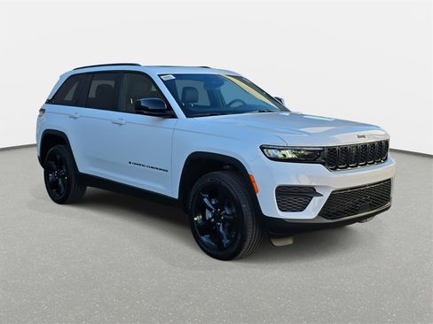 New 2025 Jeep Grand Cherokee Laredo image 3