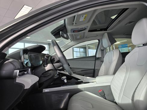 New 2026 Hyundai Elantra Limited image 21