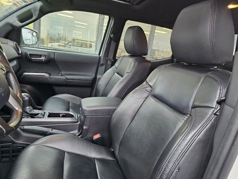 Used 2016 Toyota Tacoma TRD Off-Road image 17