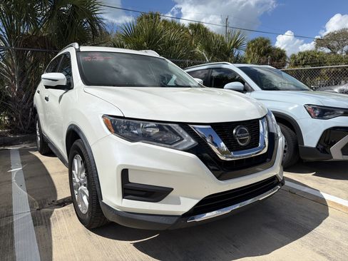 Used 2018 Nissan Rogue SV w/ Premium Package image 1