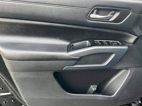 Certified 2024 Nissan Pathfinder SL image 27