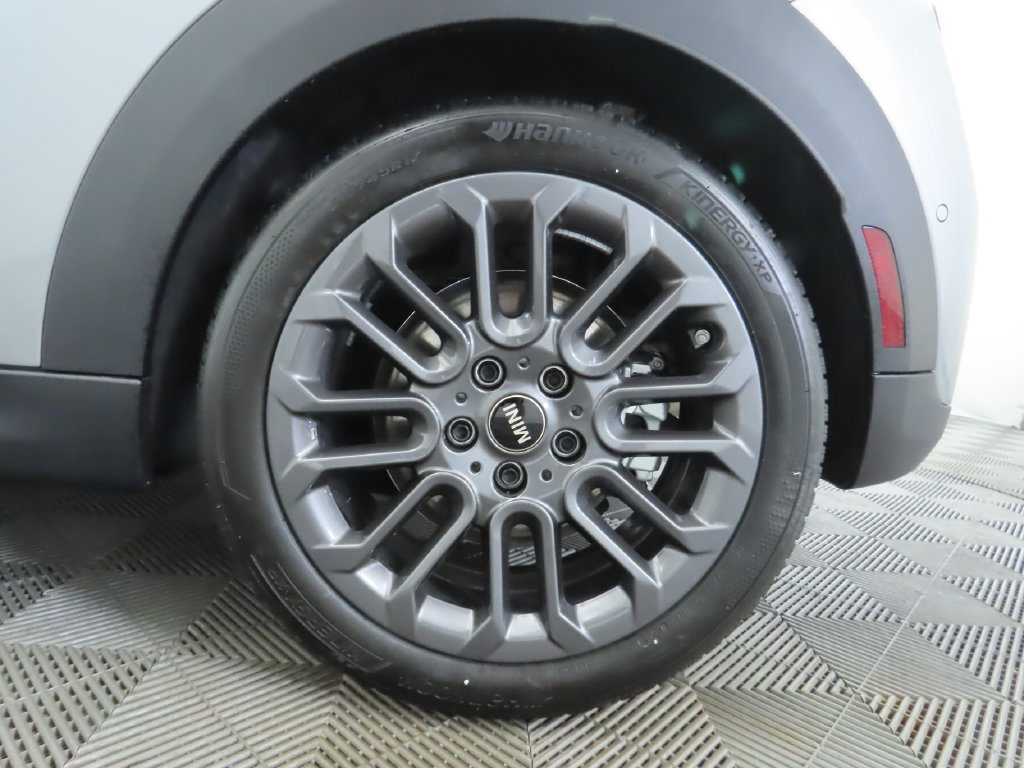 Used 2026 MINI Cooper 2-Door Hardtop FWD image 32