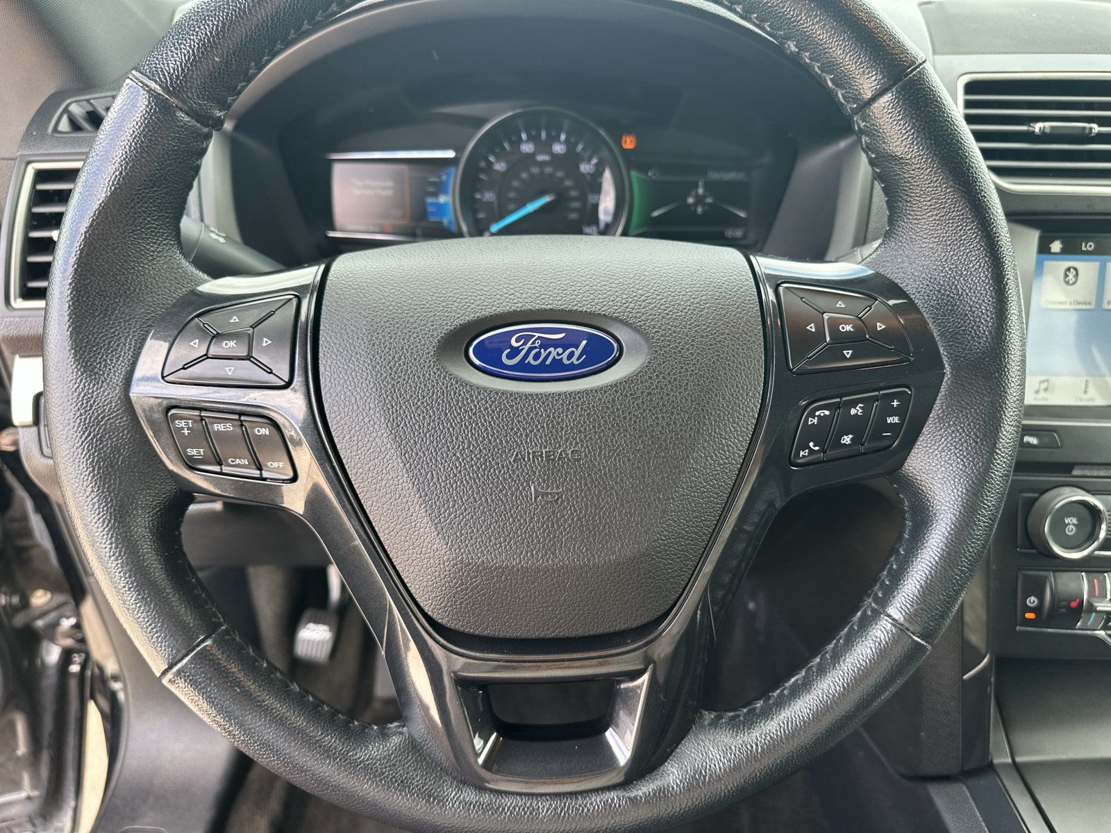 Used 2018 Ford Explorer XLT w/ Equipment Group 202A AWD/4WD image 16