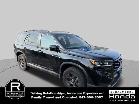 Used 2024 Honda Pilot TrailSport image 3