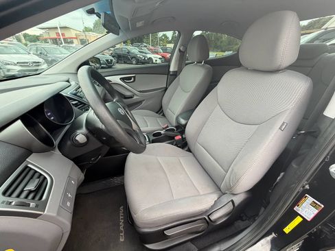 Used 2014 Hyundai Elantra SE FWD image 18