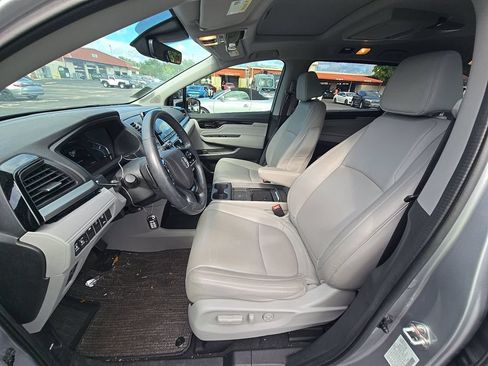 Used 2023 Honda Odyssey Touring image 3