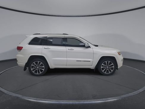 Used 2017 Jeep Grand Cherokee Overland w/ Jeep Active Safety Group AWD/4WD image 18