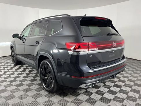 Used 2024 Volkswagen Atlas SE w/ Black Wheel Package image 7