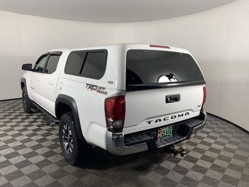 Used 2016 Toyota Tacoma TRD Off-Road image 7