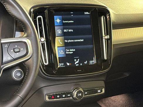 Used 2021 Volvo XC40 T5 Momentum w/ Premium Package image 18