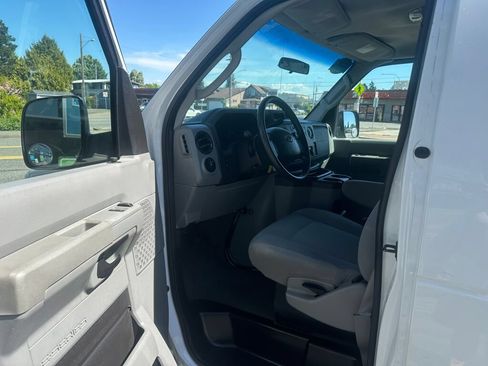 Used 2009 Ford E-350 and Econoline 350 XLT RWD image 9