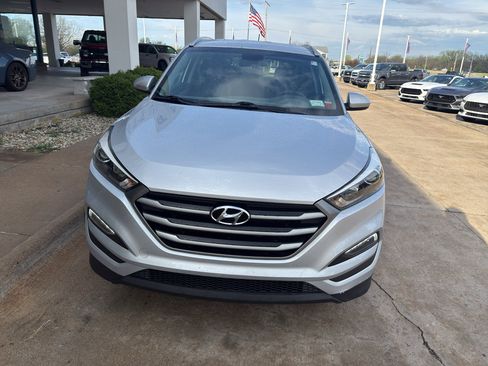 Used 2017 Hyundai Tucson SE image 2