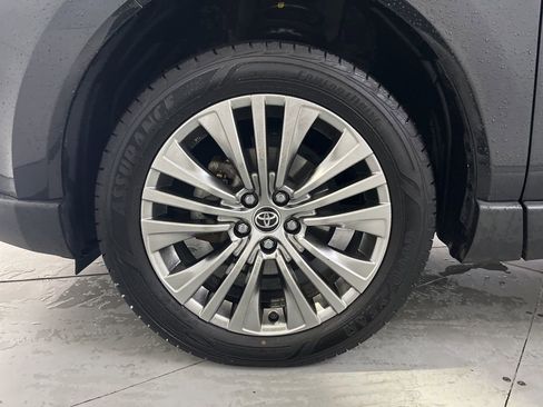 Used 2022 Toyota Venza Limited image 15