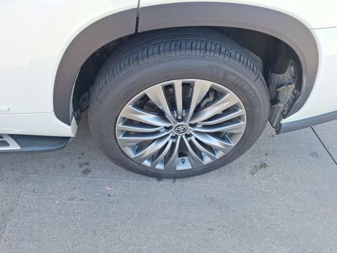 Used 2020 Toyota Highlander Platinum image 11