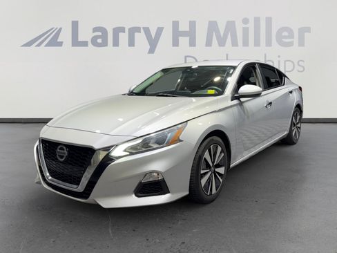 Used 2022 Nissan Altima 2.5 SV FWD image 1