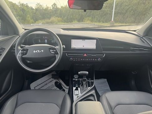Used 2025 Kia Niro EX image 13