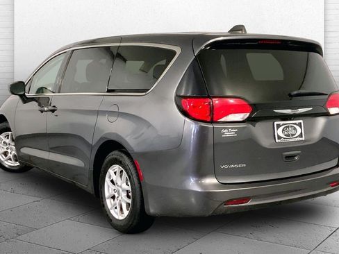Used 2022 Chrysler Voyager LX FWD image 11