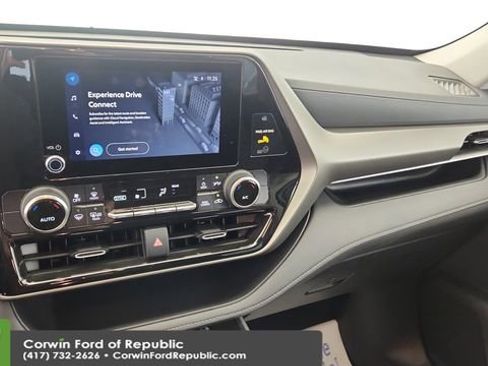 Used 2024 Toyota Highlander LE image 17