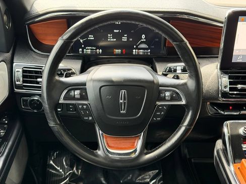 Used 2019 Lincoln Navigator Reserve AWD/4WD image 17