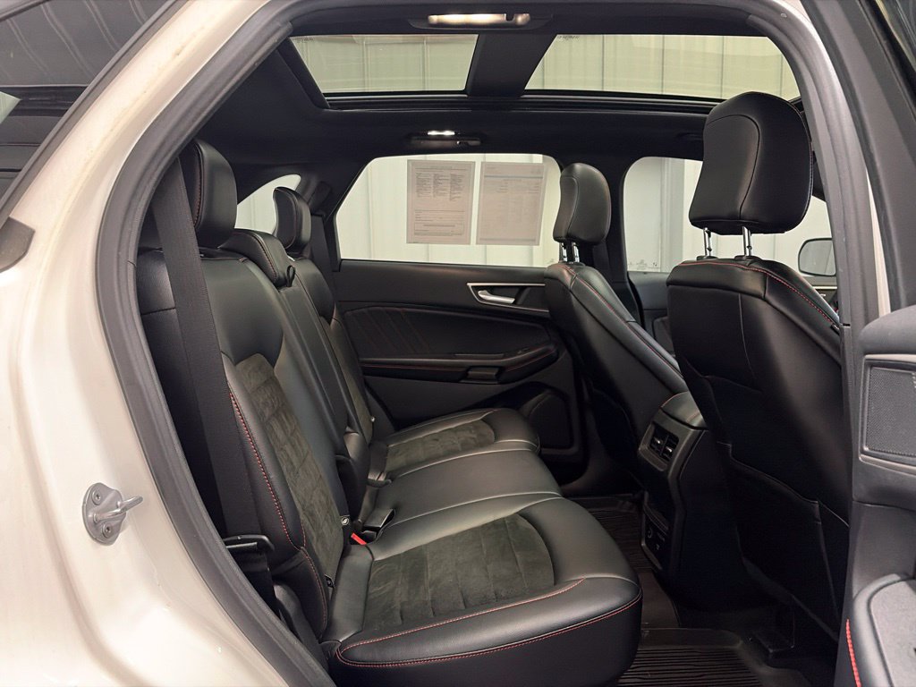 Used 2022 Ford Edge ST-Line w/ Cold Weather Package AWD/4WD image 20