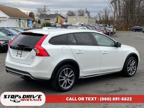 Used 2016 Volvo V60 T5 Cross Country image 5