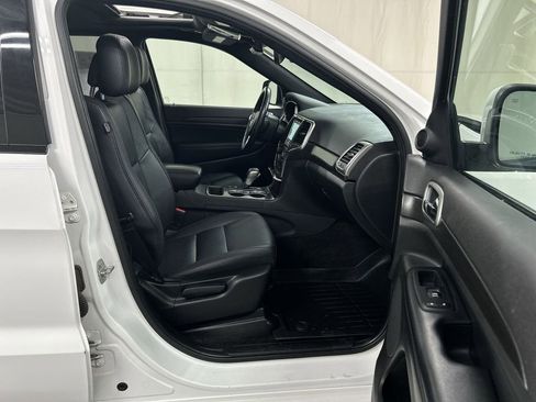 Used 2018 Jeep Grand Cherokee Altitude image 24