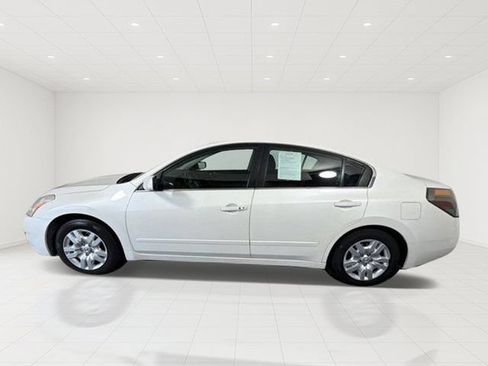 Used 2011 Nissan Altima 2.5 S FWD image 3