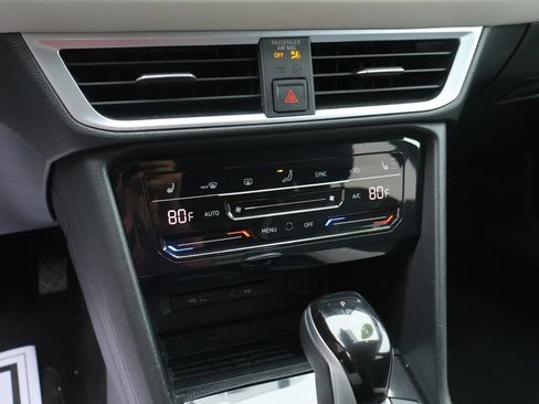 Used 2025 Volkswagen Taos SE FWD image 33