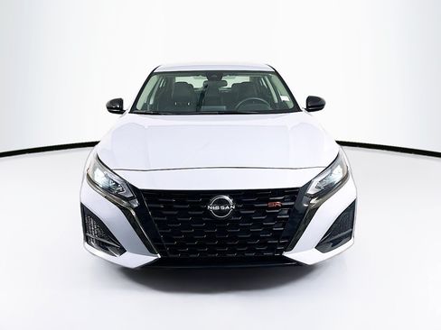 Used 2023 Nissan Altima 2.5 SR FWD image 2