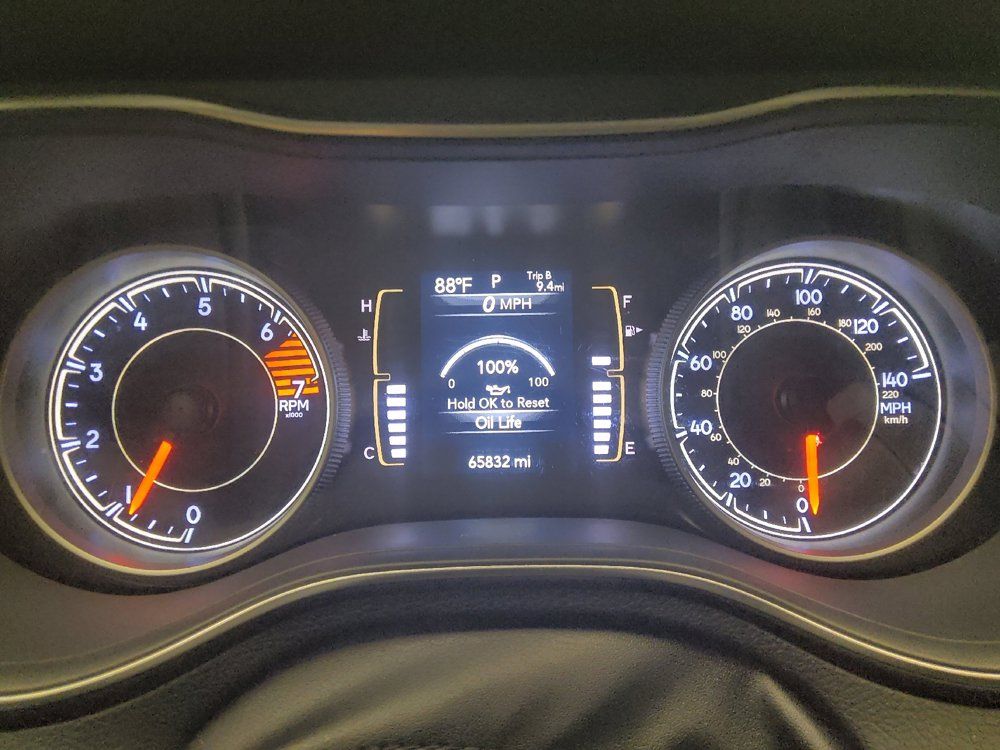 Used 2020 Jeep Cherokee Latitude Plus w/ Cold Weather Group AWD/4WD image 23