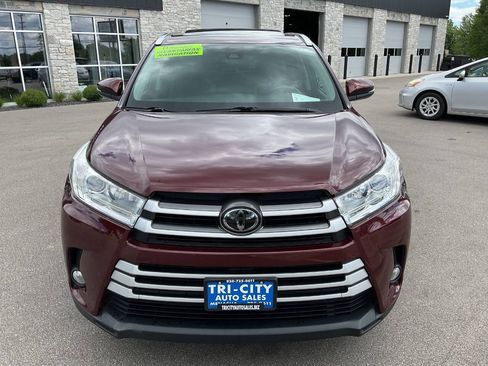 Used 2017 Toyota Highlander XLE AWD/4WD image 12