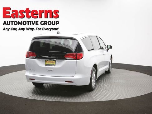 Used 2023 Chrysler Voyager LX FWD image 39